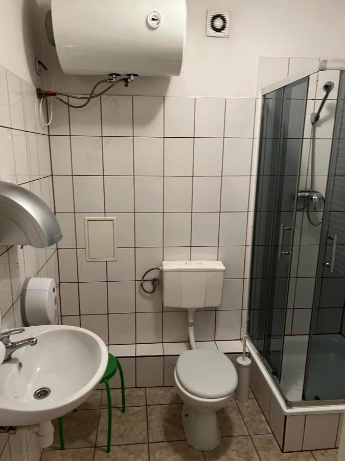 50 People Bis Apartment Krakau Exterior foto
